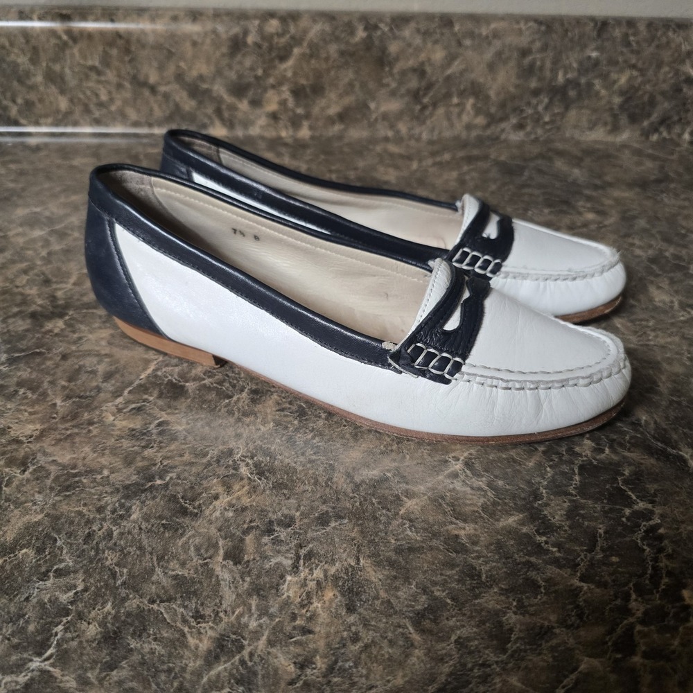 Vintage Bally Women's 7.5 B Leather Penny Loafers White Navy Made Italy